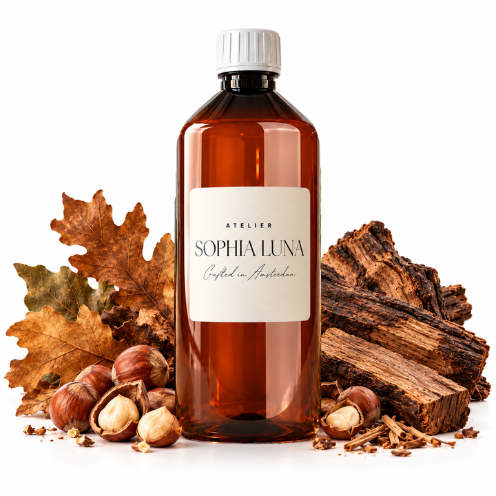 Hazelwood geurolie 1000 ml van Atelier Sophia Luna, met volledige fles en dop in beeld