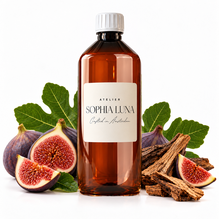 Velvet Fig geurolie 1000 ml van Atelier Sophia Luna, met volledige fles en dop in beeld