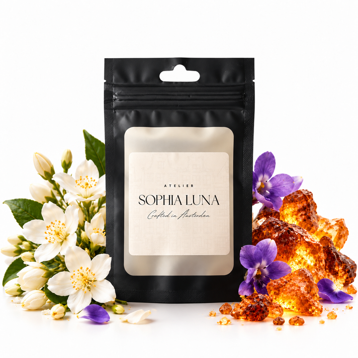 Geursample Opal Glow in het zwarte Atelier Sophia Luna samplezakje