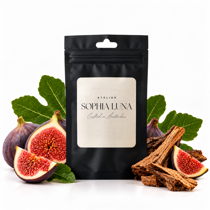 Geursample Velvet Fig in het zwarte Atelier Sophia Luna samplezakje